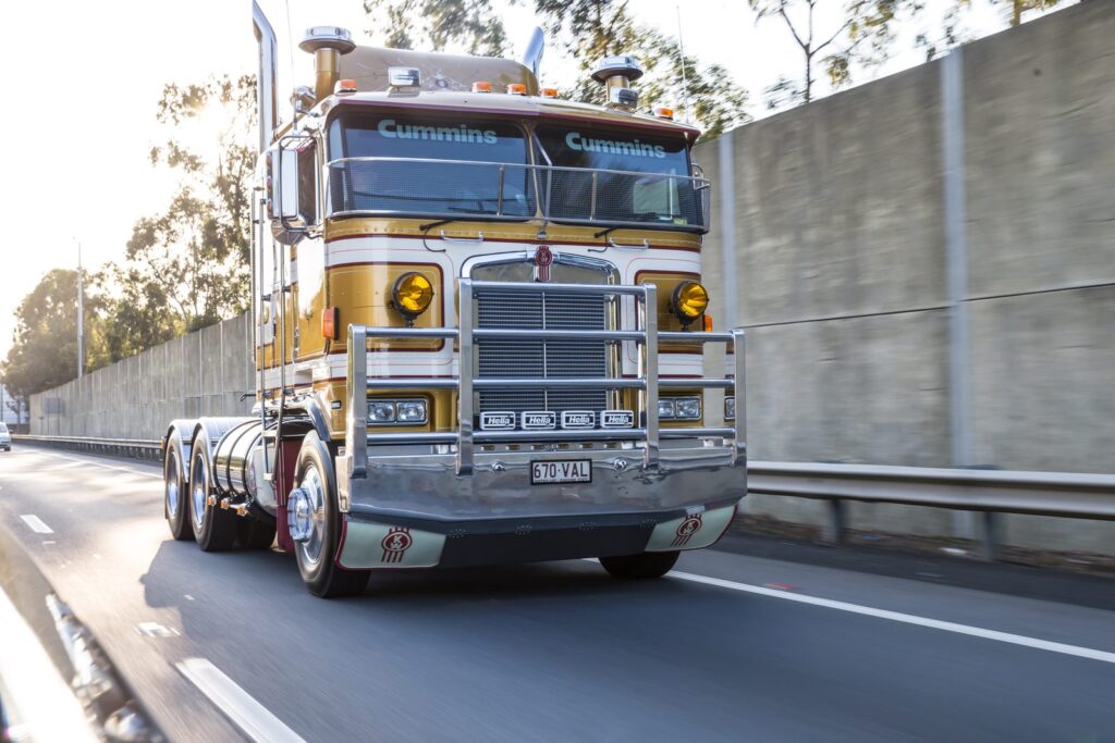 Igor Gedri’s restored Kenworth K100E driving on a road