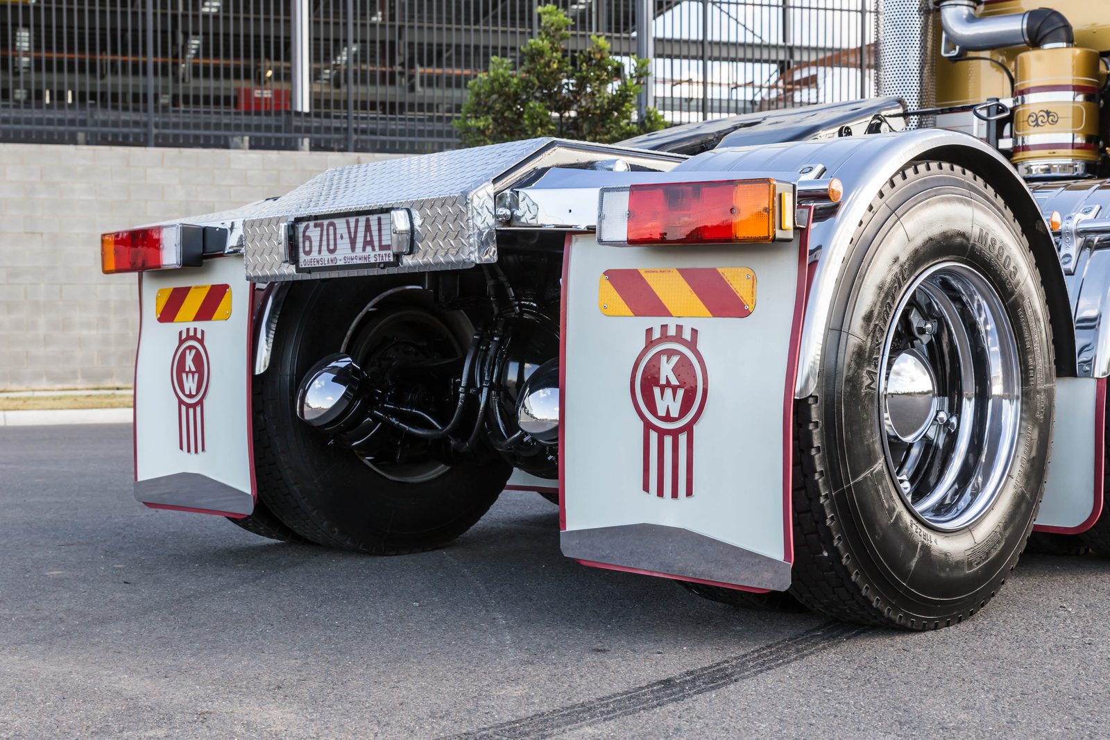 Rear mudguards and chassis detail on Igor Gedri’s Kenworth K100E