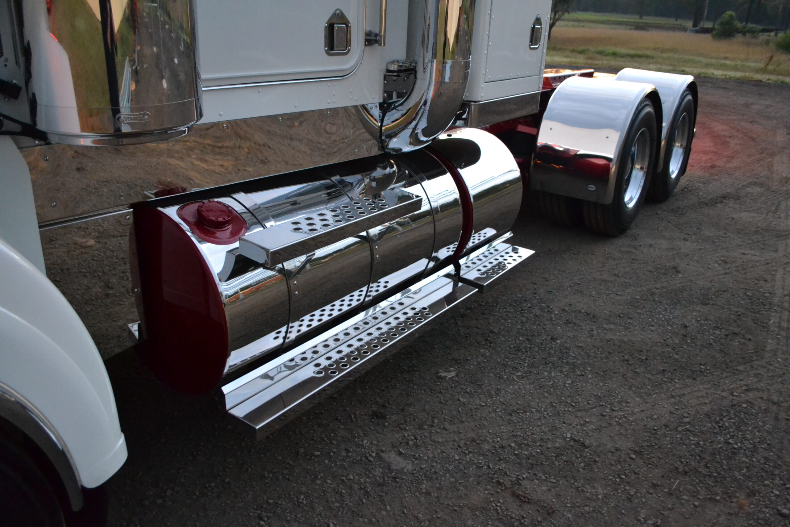 Raygal Landscapes Kenworth T900 from the Australian Custom Trucks archive