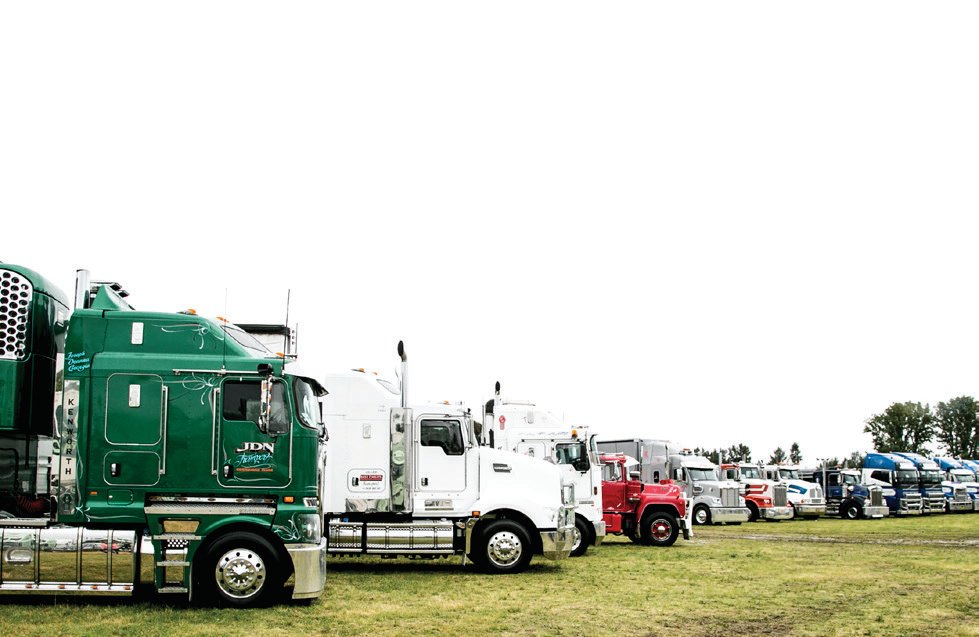 Bathurst Truck Show 2017 — a crowd undeterred by rain — original ACT Issue 15 image