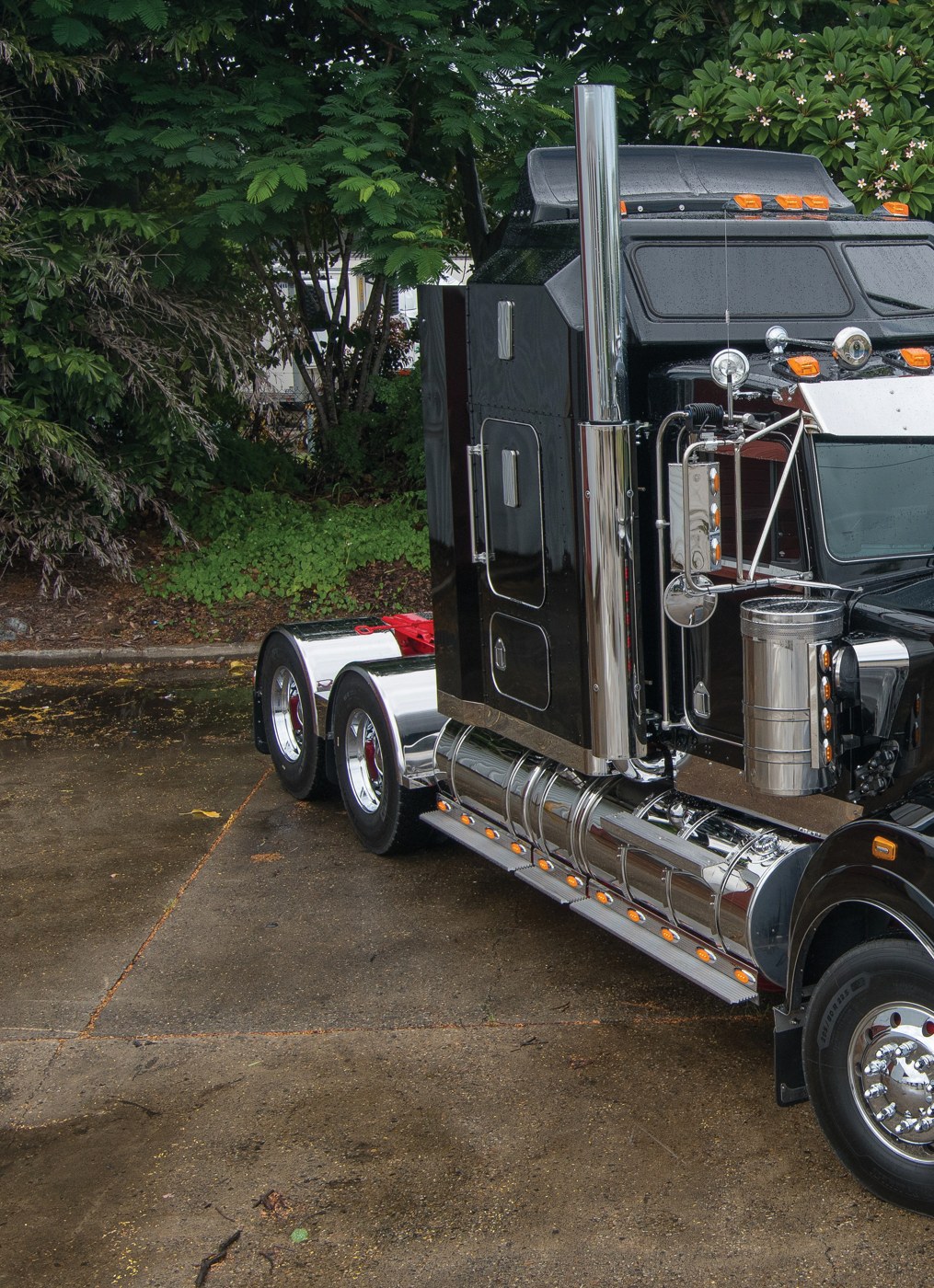 Back in Black — Damian Martin’s Kenworth Legend 900 — archive photograph 2