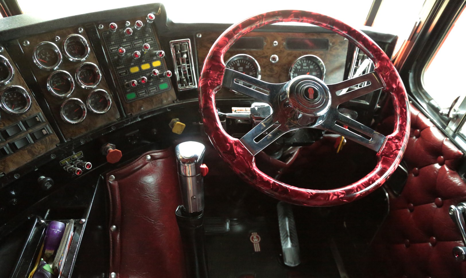 Eye Kandy — Robert Amenta’s 1985 Kenworth K125 — archive photograph 3