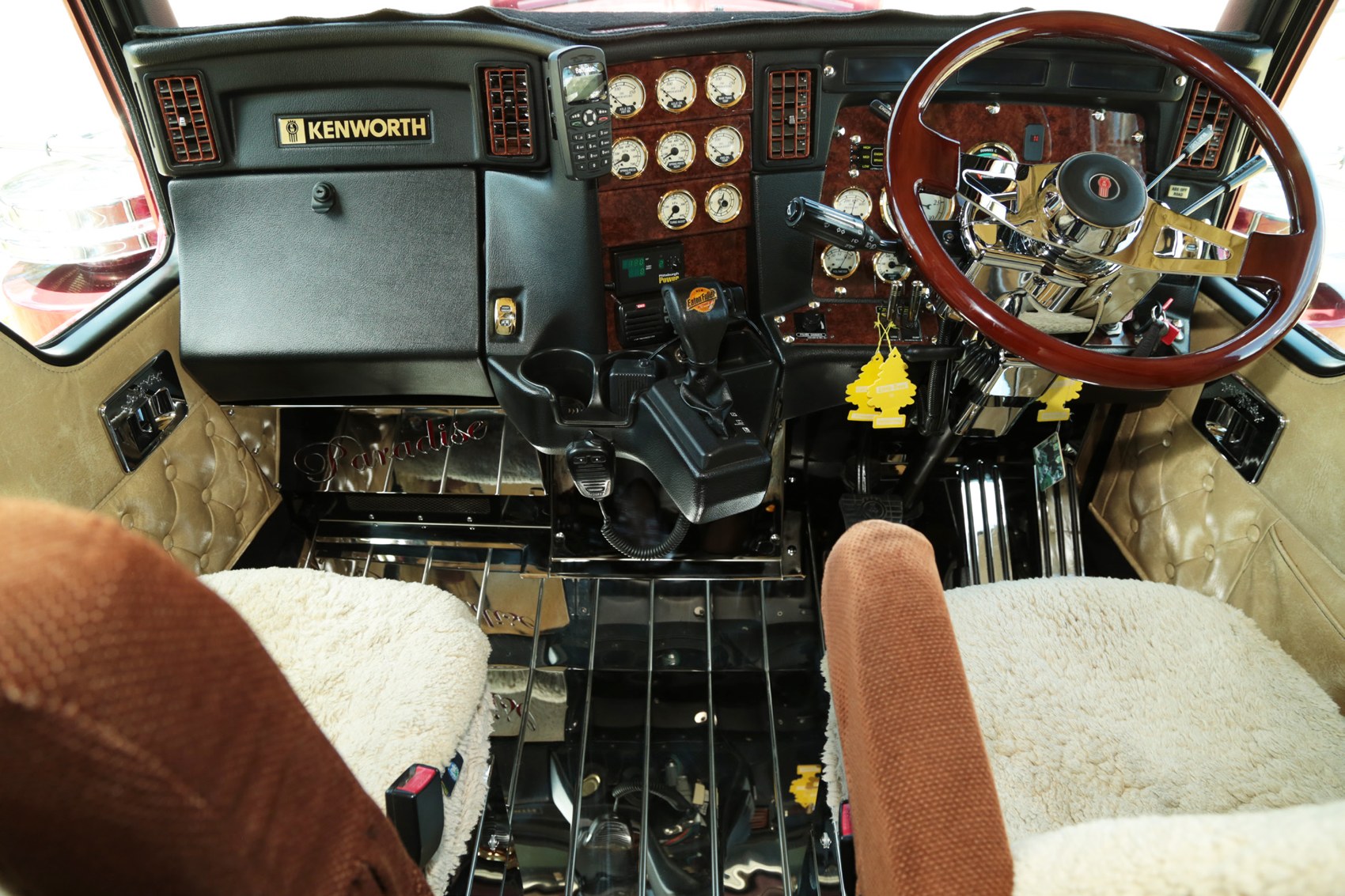 Paradise — Cornwill Transport’s Kenworth T908 — archive photograph 2