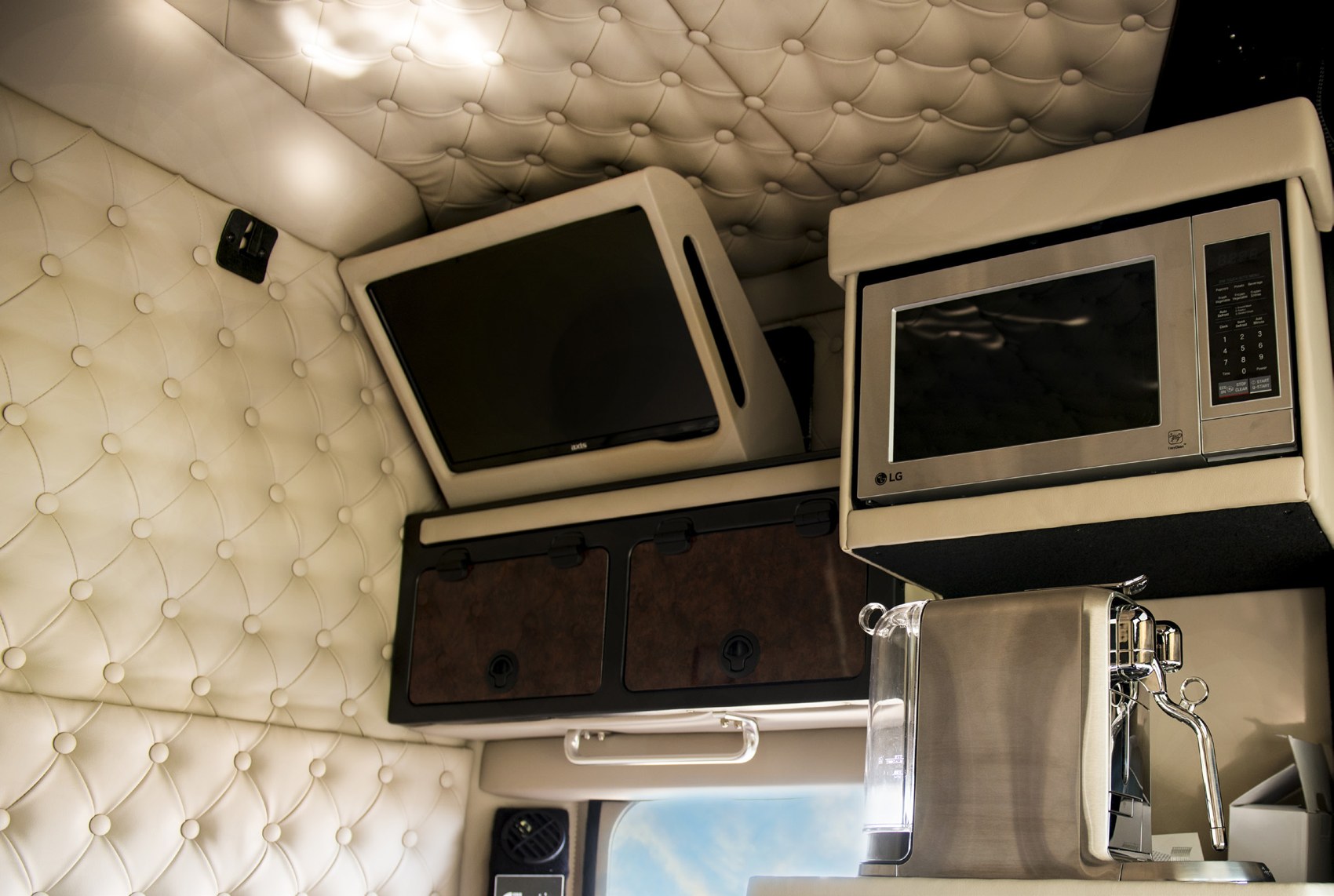 True Colours: Marcus Gibbins’ custom Kenworth K200 — archive photograph 3