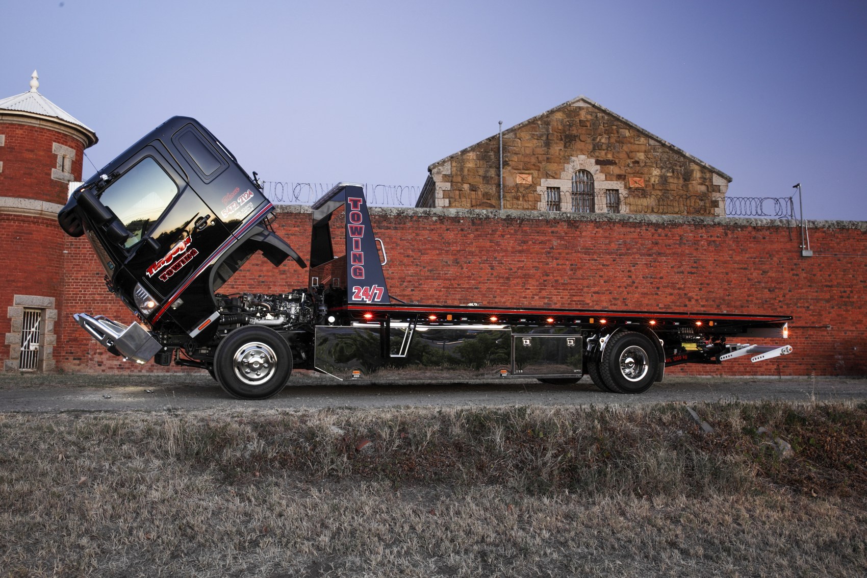 The Ultimate Tow Rig: Tingays’ custom Hino 500 FD — original ACT archive photograph