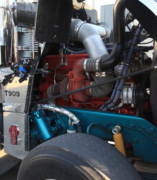 Eye Catcher: Tony Innaimo’s custom Kenworth fleet — original archive photograph