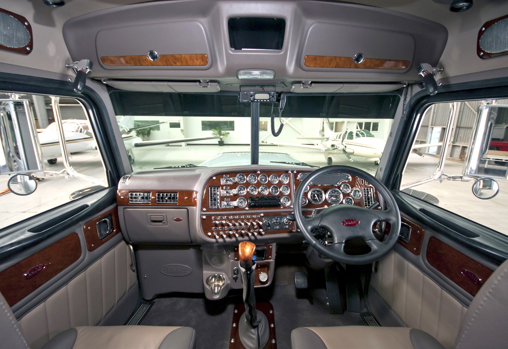 Silversonic: Dean Kefford’s V8 Peterbilt 379 — original archive photograph