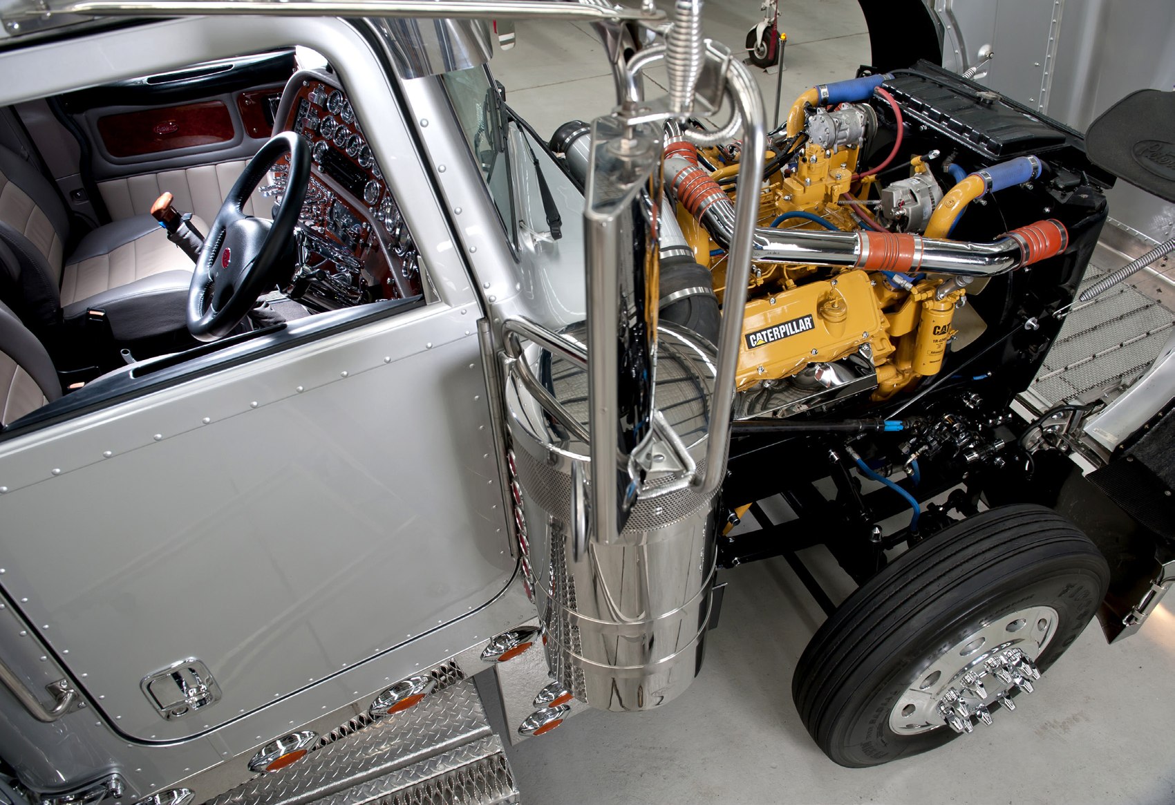 Silversonic: Dean Kefford’s V8 Peterbilt 379 — original archive photograph