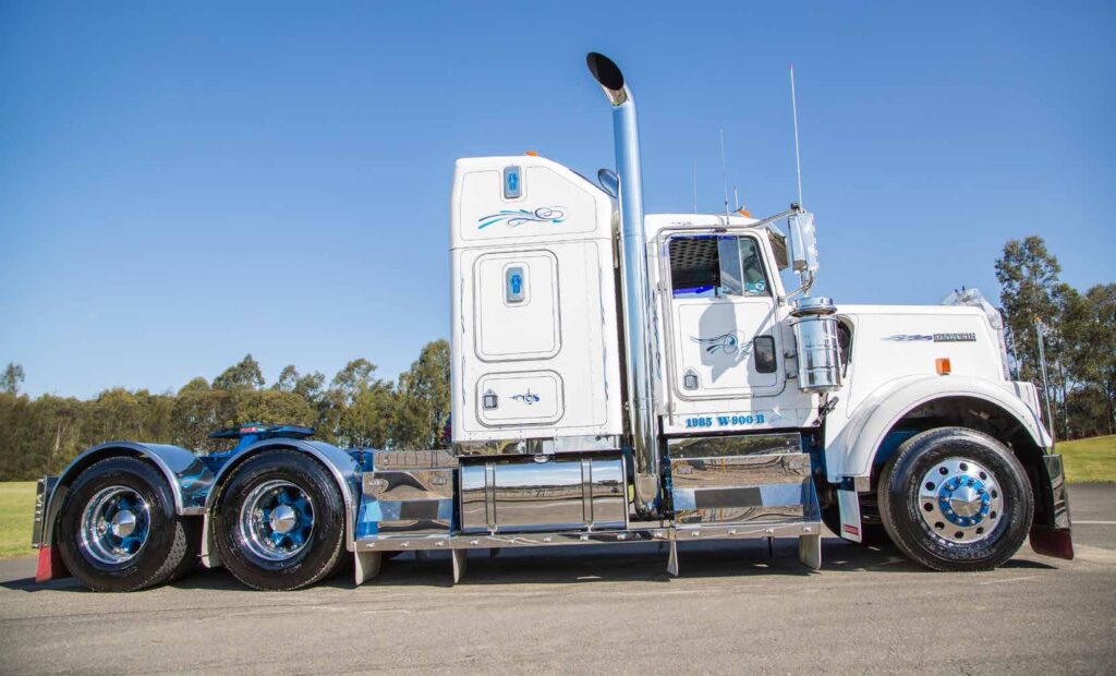 Bernie’s Idea: Bernie Learson’s Kenworth W900B
