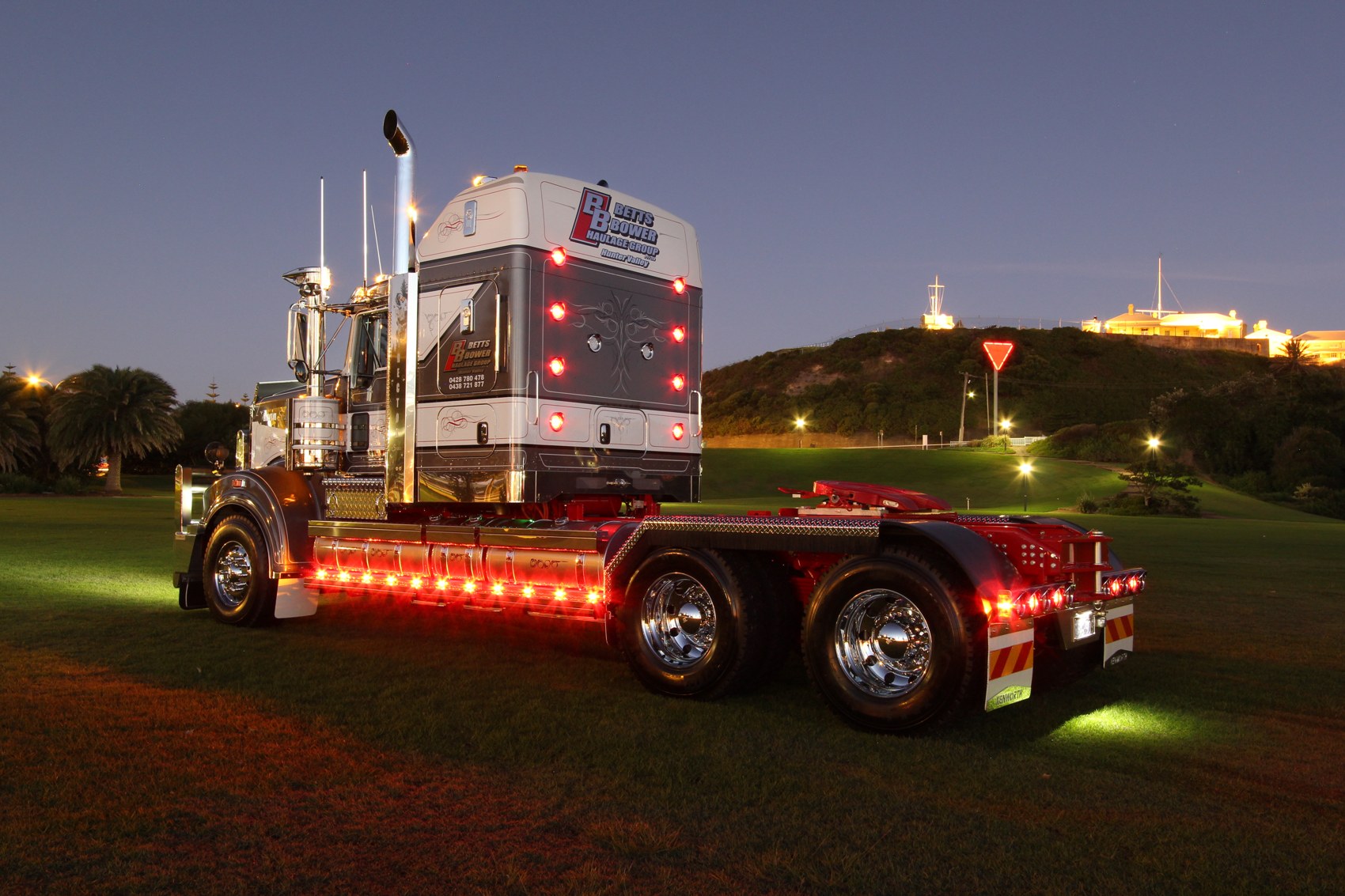 Forged by Friendship: Betts Bower’s Kenworth C509 and T909 — archive photograph 3