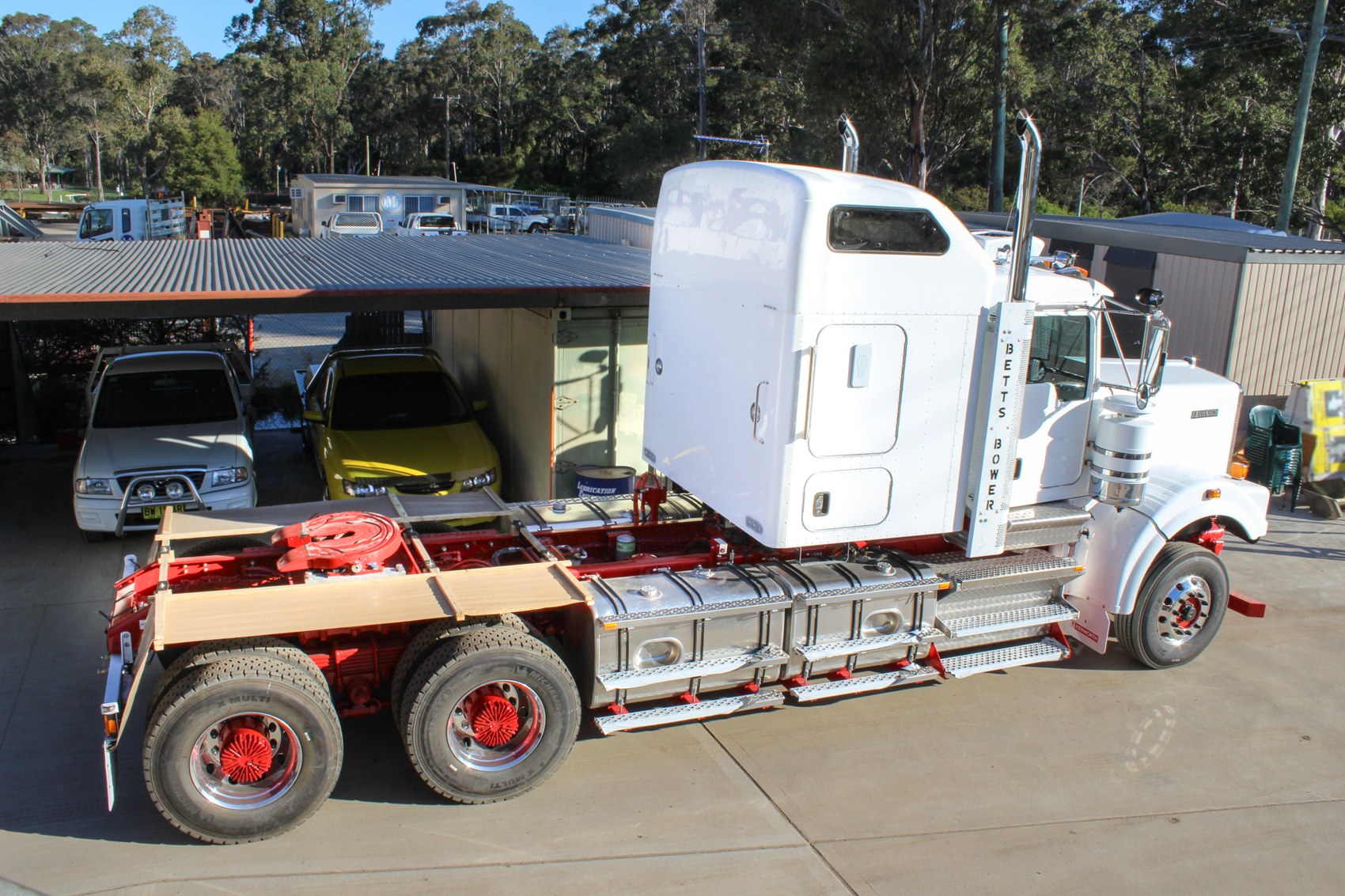 Forged by Friendship: Betts Bower’s Kenworth C509 and T909 — archive photograph 2