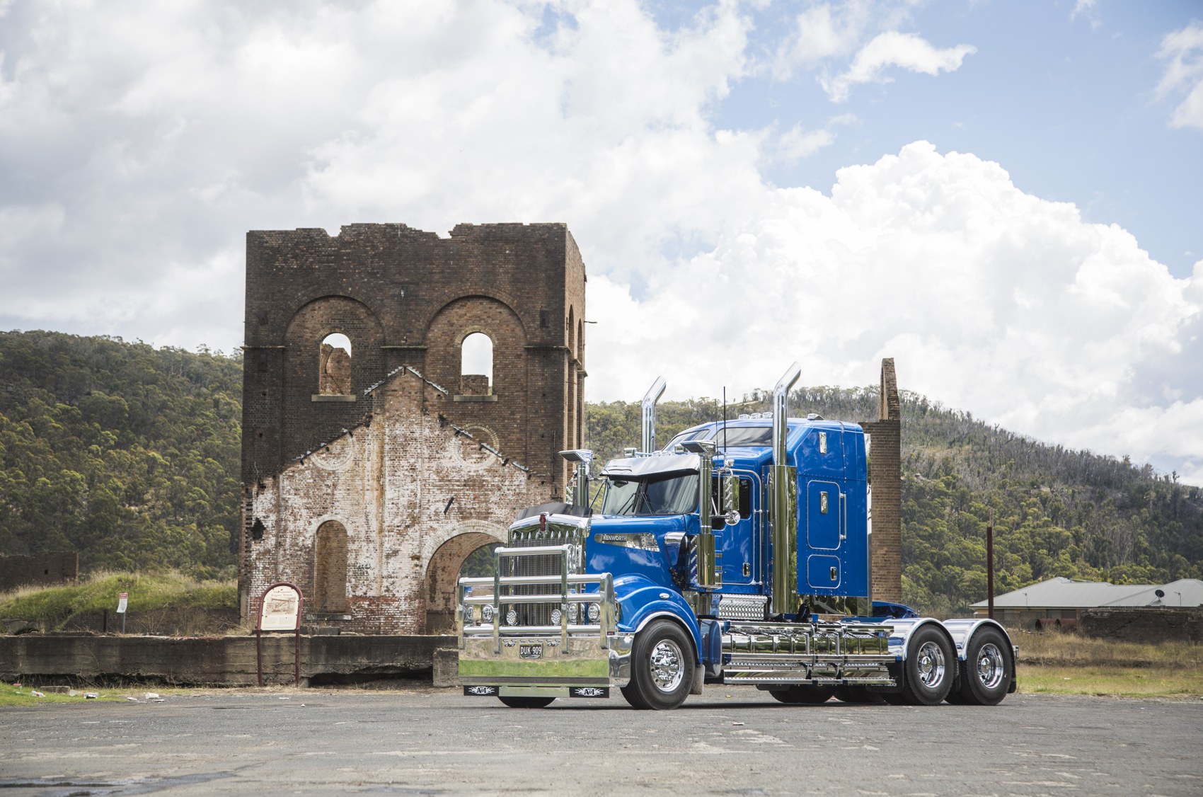 Voodoo Blue: Justin Dukes’ A & I-customised Kenworth T909 — archive photograph 2