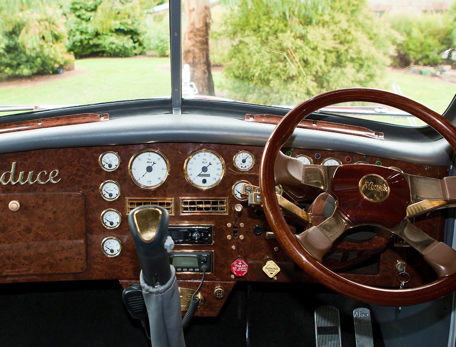 A Serious Seduction: Tony Champion’s custom Mack B75 — archive photograph 2