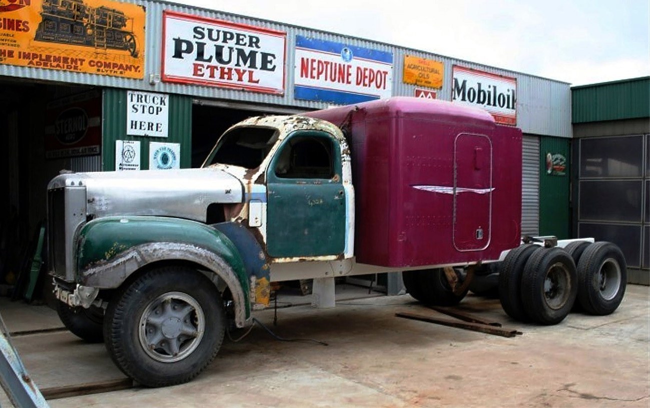 A Serious Seduction: Tony Champion’s custom Mack B75 — archive photograph 3