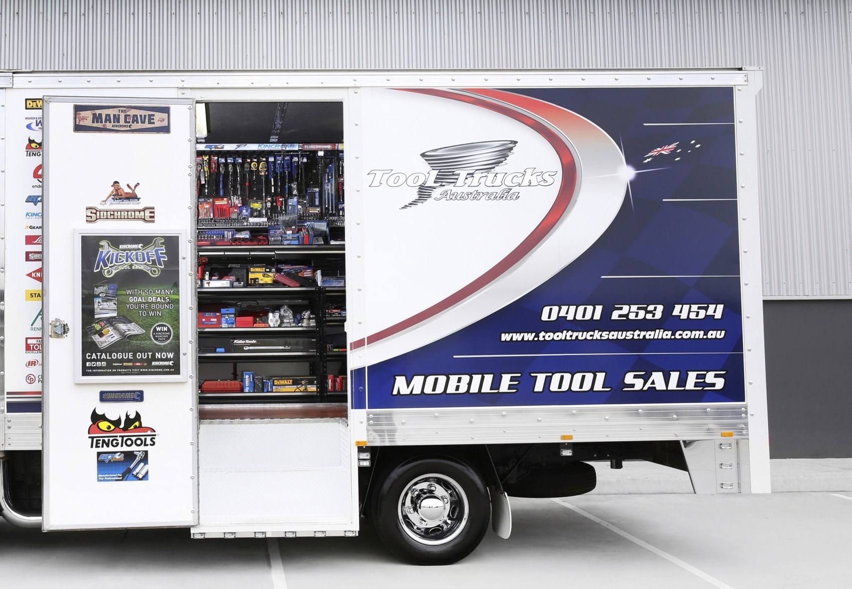 Tool Time: Paul Yandle’s custom Hino 300 tool truck — archive photograph 3