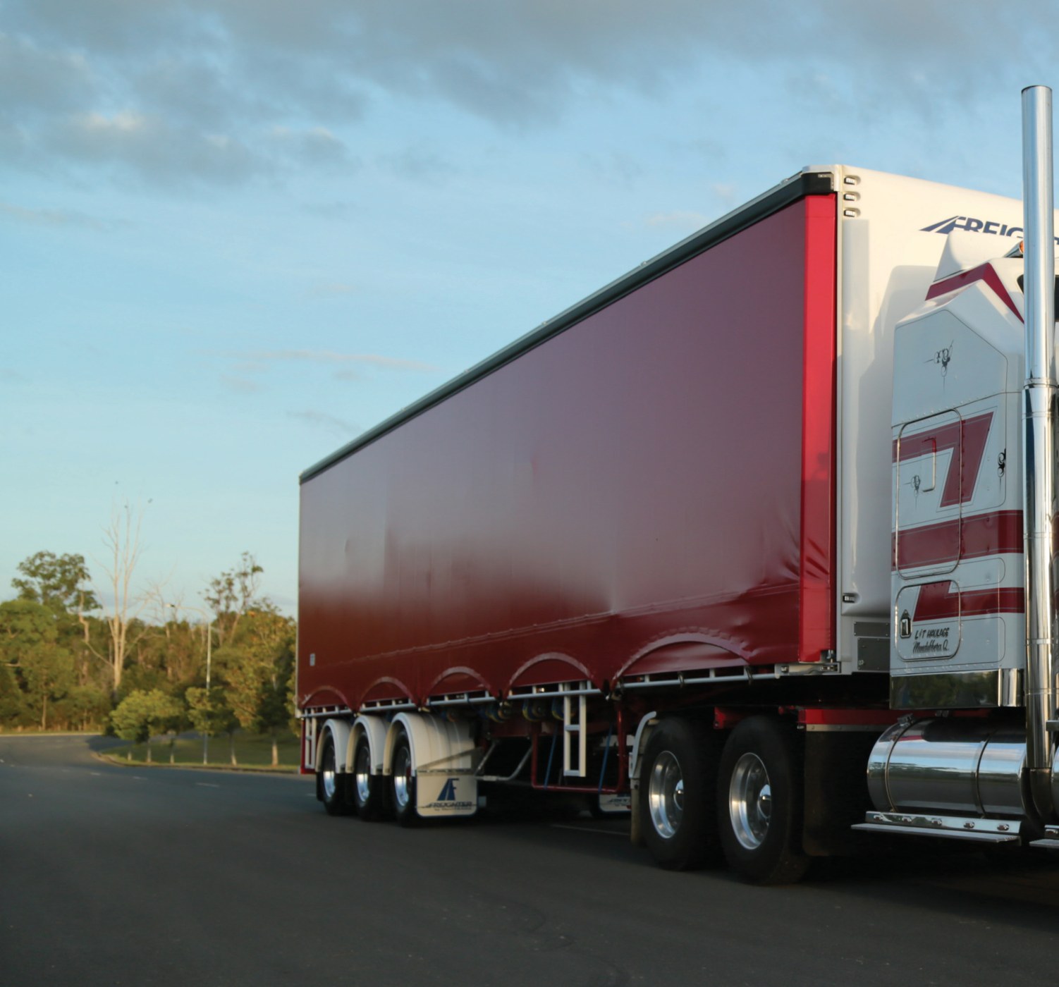 Dependable W Model — Lindsay Larner’s 1979 Kenworth — archive photograph 2