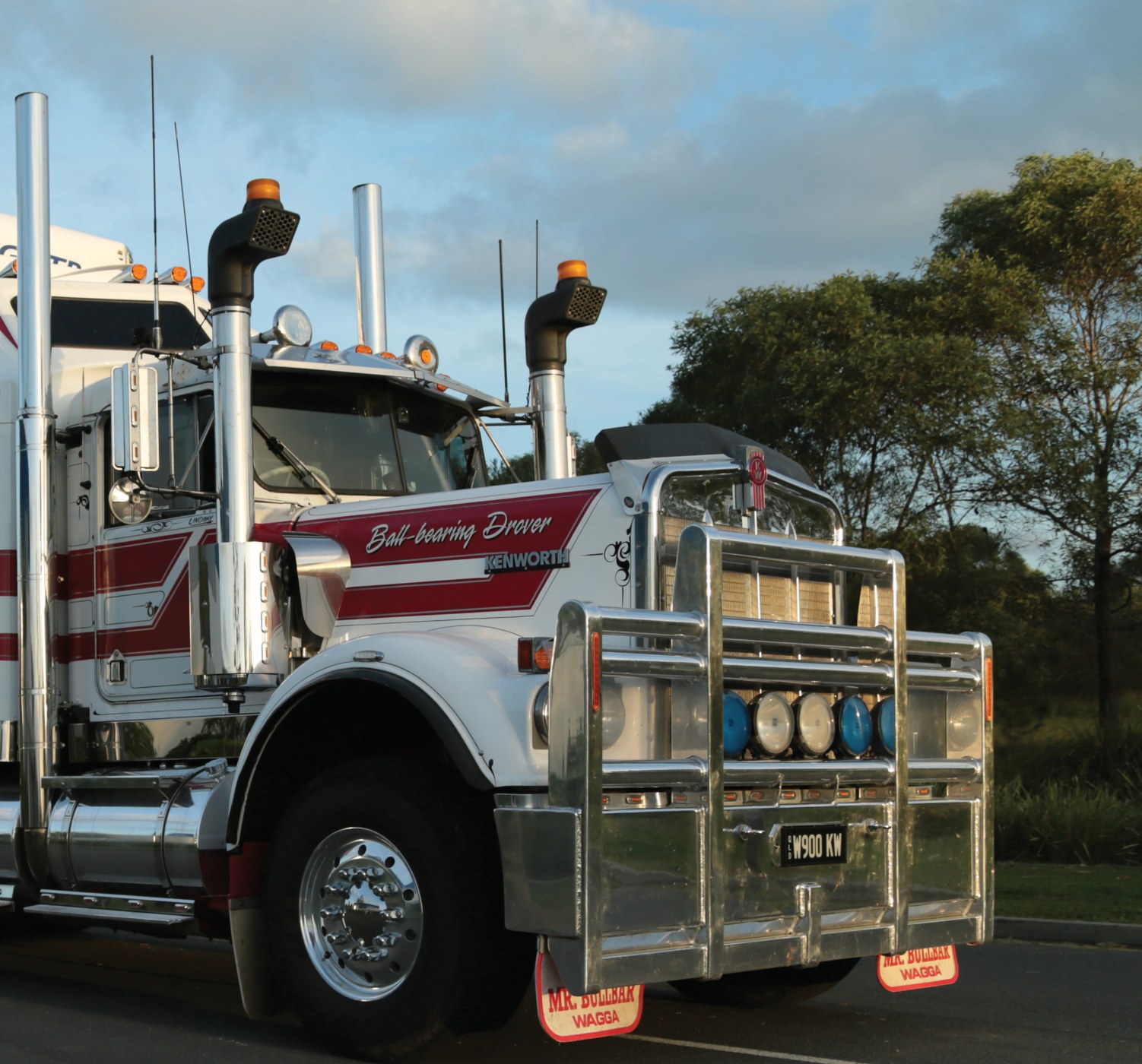 Dependable W Model — Lindsay Larner’s 1979 Kenworth — archive photograph 3