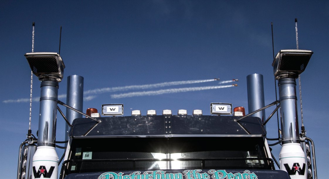 Dave Chamber’s impressive Western Star made a great point to show off the planes at the same show.